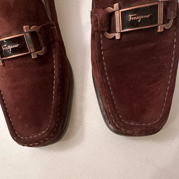 FERRAGAMO vintage brown suede loafers with metal logo size 8m. Gently worn - Picture 3 of 4